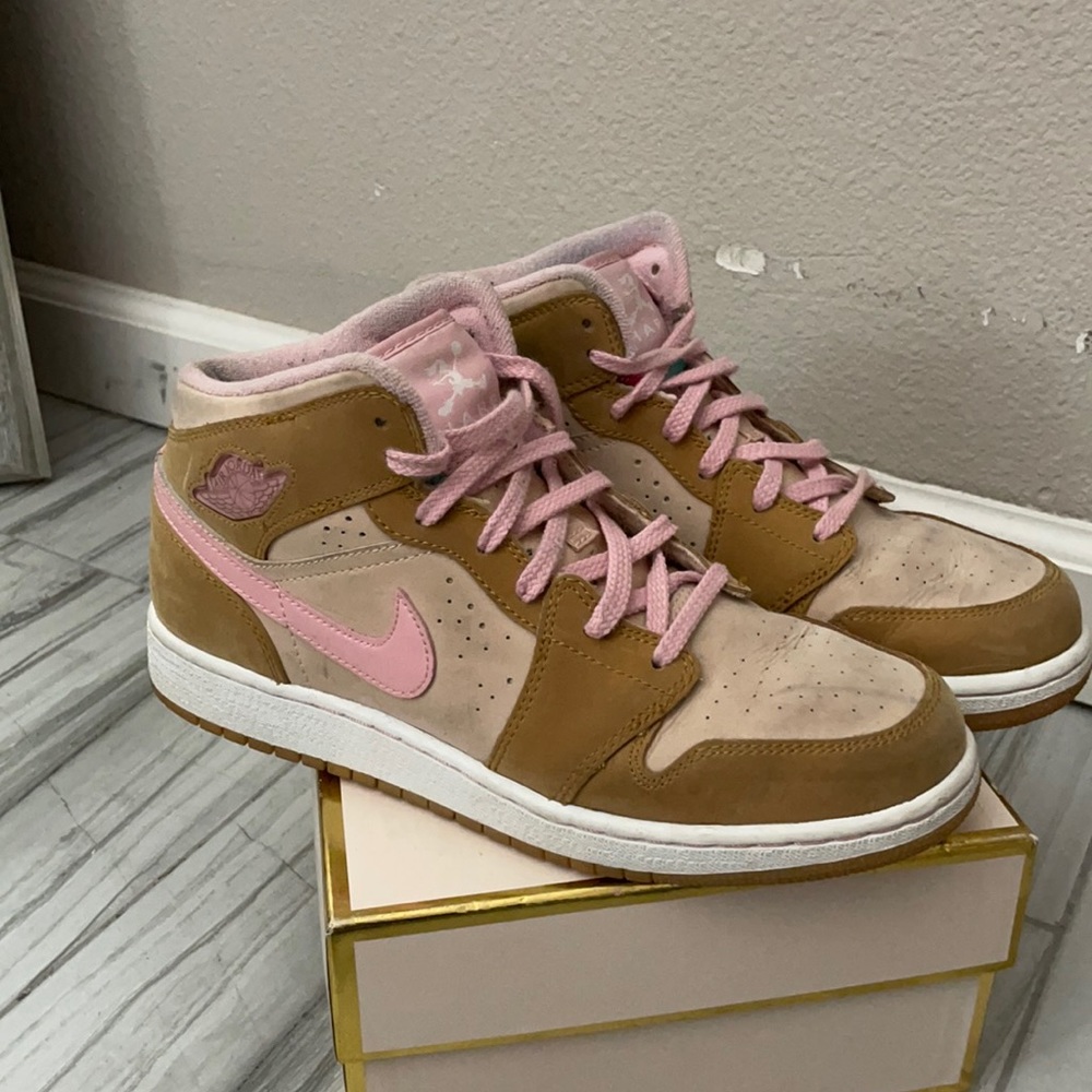 Lola Hare Jordan 1’s